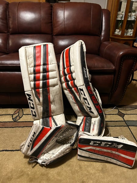 31" CCM Extreme Flex II Goalie Leg Pads