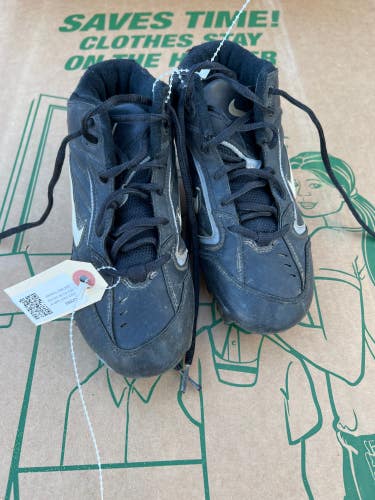 Black Used Youth Men's 4.0 (W 5.0) Molded Nike Footwear