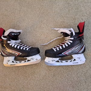 Used Jr. CCM JetSpeed FT460 Hockey Skates Size 5.5