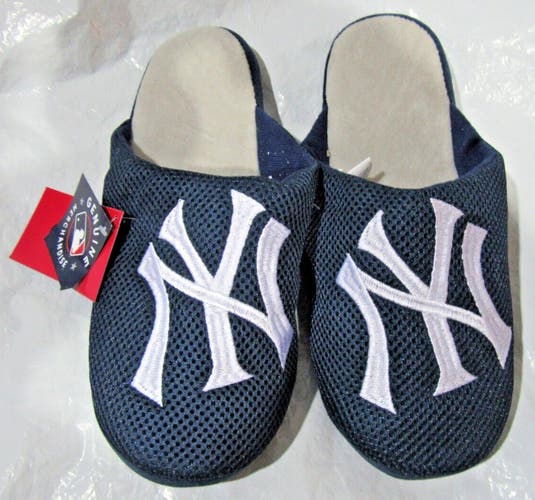 MLB New York Yankees Slide Slippers Dot Sole Size S by FOCO