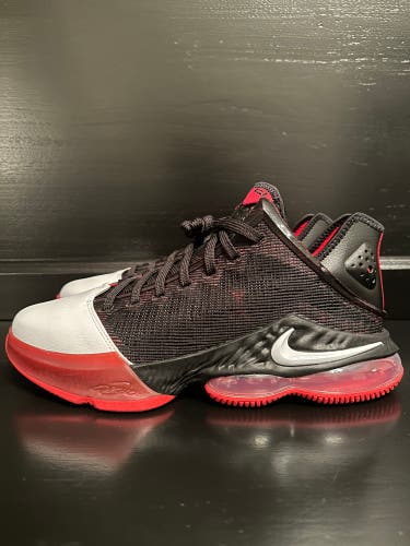 Brand New Nike Mens LeBron 19 Low Basketball Shoes. ($40 or best offer!)