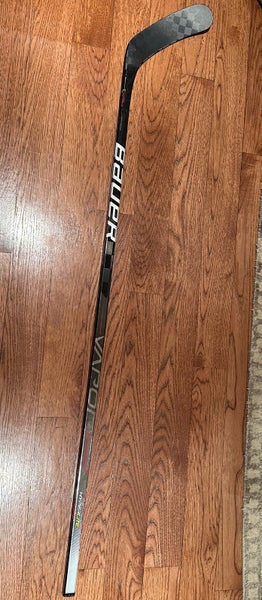 Senior Right Handed P92M Vapor Hyperlite Hockey Stick