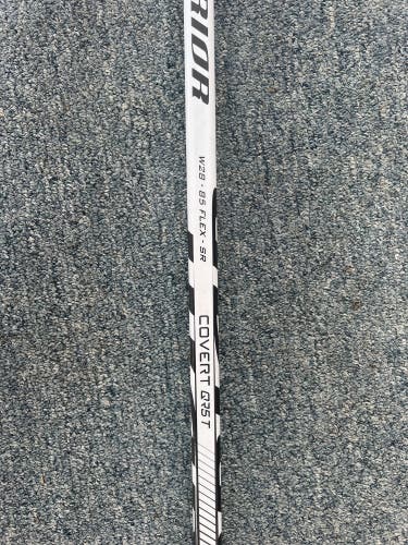 Senior Right Handed W28 Covert QR5T Hockey Stick