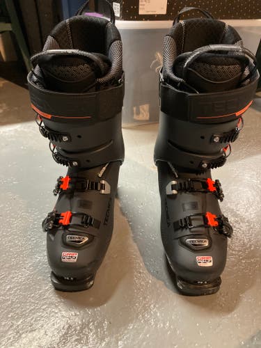 Tecnica Alpine Touring Cochise 120 DYN Ski Boots Stiff Flex, used 1 day