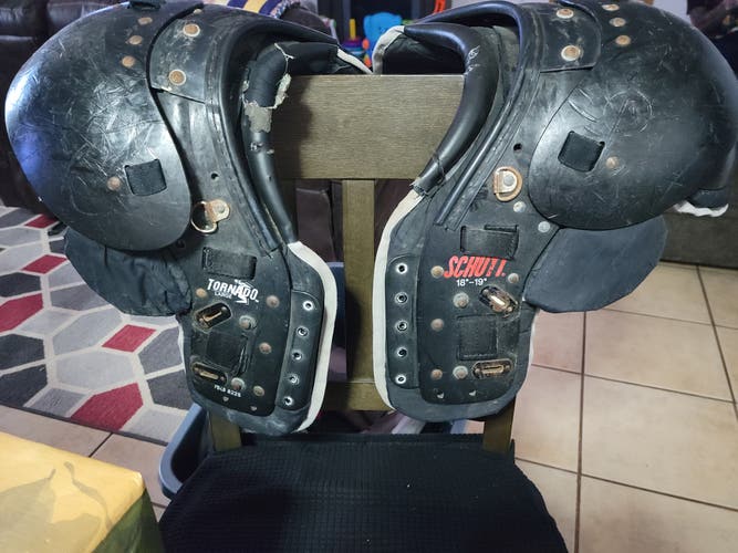 Used Youth Large Schutt Shoulder Pads