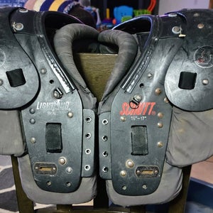Used Youth Small Schutt Shoulder Pads