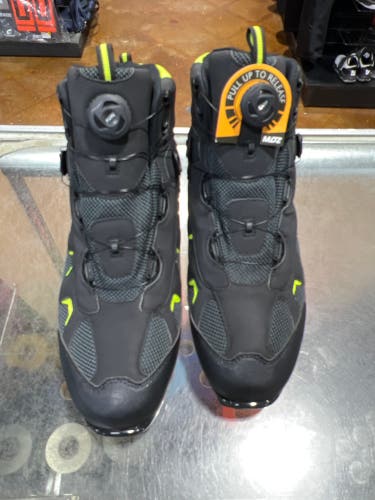 Size 13 New  802 NNN Cross Country Ski Boots