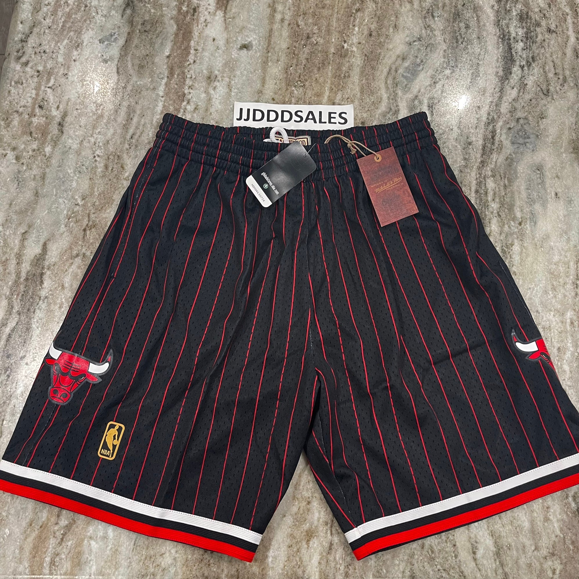 Mitchell & Ness Chicago Bulls Alternate Swingman 97 Shorts – DTLR