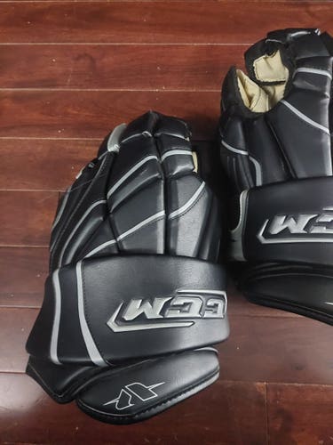 Used CCM Vector Gloves 15"