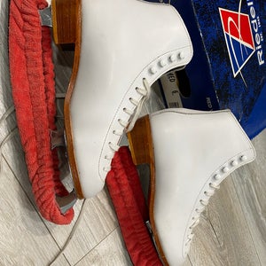 Used Riedell Size 6 Figure Skates