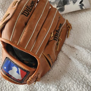 Wilson Left Hand Throw A2132 MLB4 Baseball Glove 10.5"