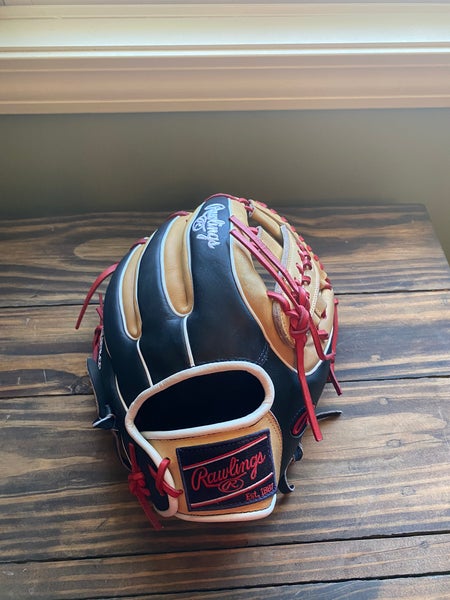 Barely Used Rawlings Right Hand Throw Infield Heart of the Hide Baseball Glove 11.5"