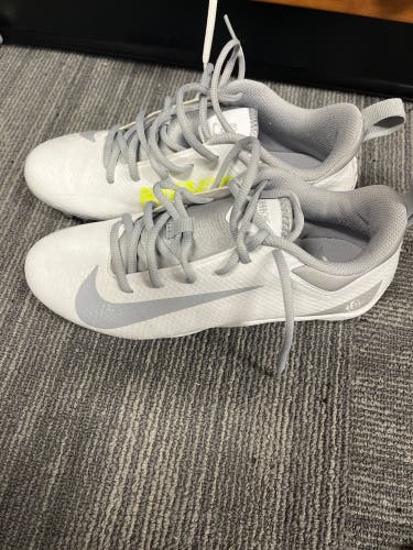 New Size 7.0 (Women's 8.0) Nike Huarache