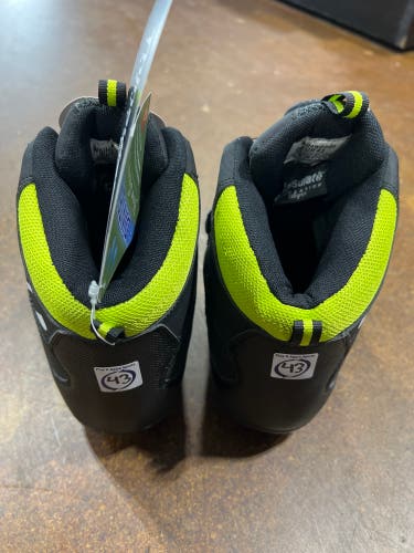 Size 9 New  802 NNN Cross Country Ski Boots