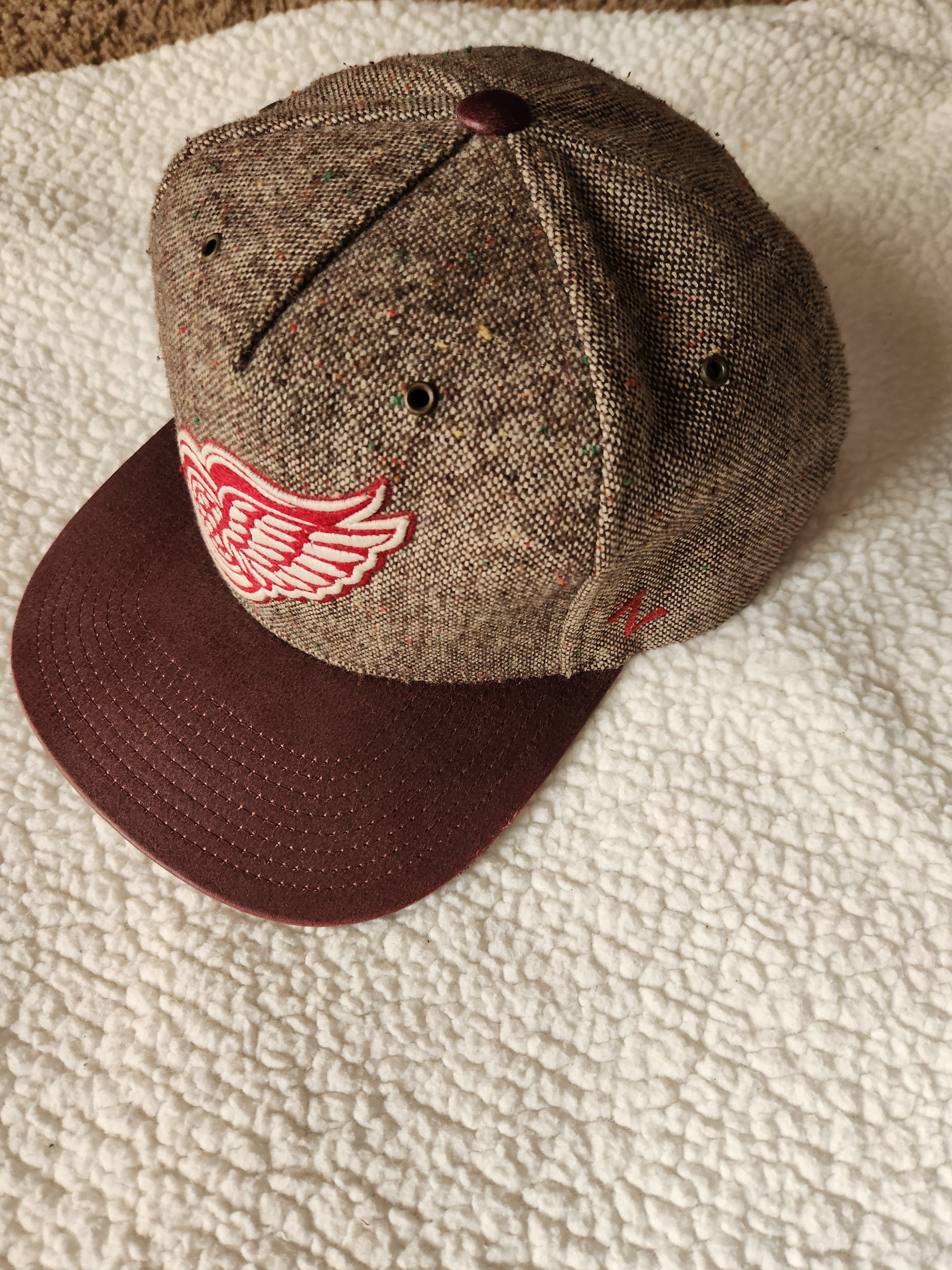Men's New Era Charcoal Louisville Cardinals Snowburst Cuffed Knit Hat with  Pom