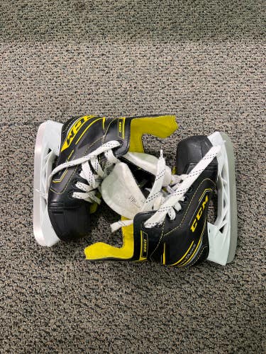 Used Youth CCM Super Tacks 9350 Hockey Skates D&R (Regular) 11.0