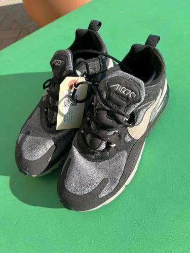 Adult Used Men's 9.0 (W 10.0) Nike Air 270 React Shoes
