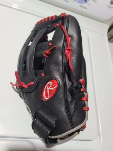 Used like new Right Hand Throw Rawlings Outfield ggelite Softball Glove 13"