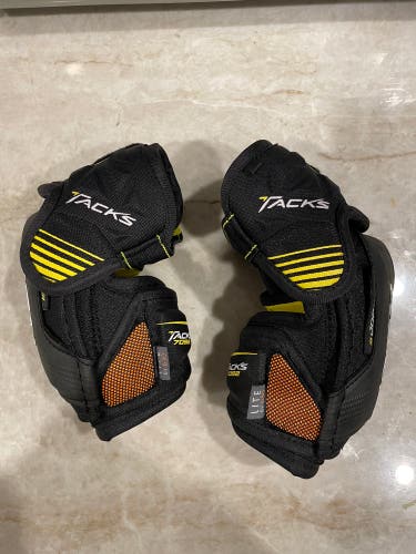 New Medium CCM  Tacks 7092 Elbow Pads