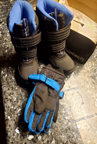 NEW KID'S ATHLETECH SNOW BOOTS & NEW 3M THINSULATE 40G GLOVES /BOOTS  SIZE 1