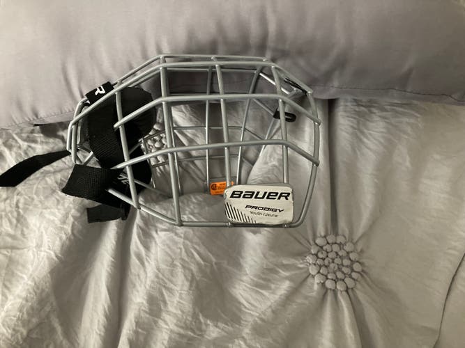 Used Small Bauer Prodigy Full Cage