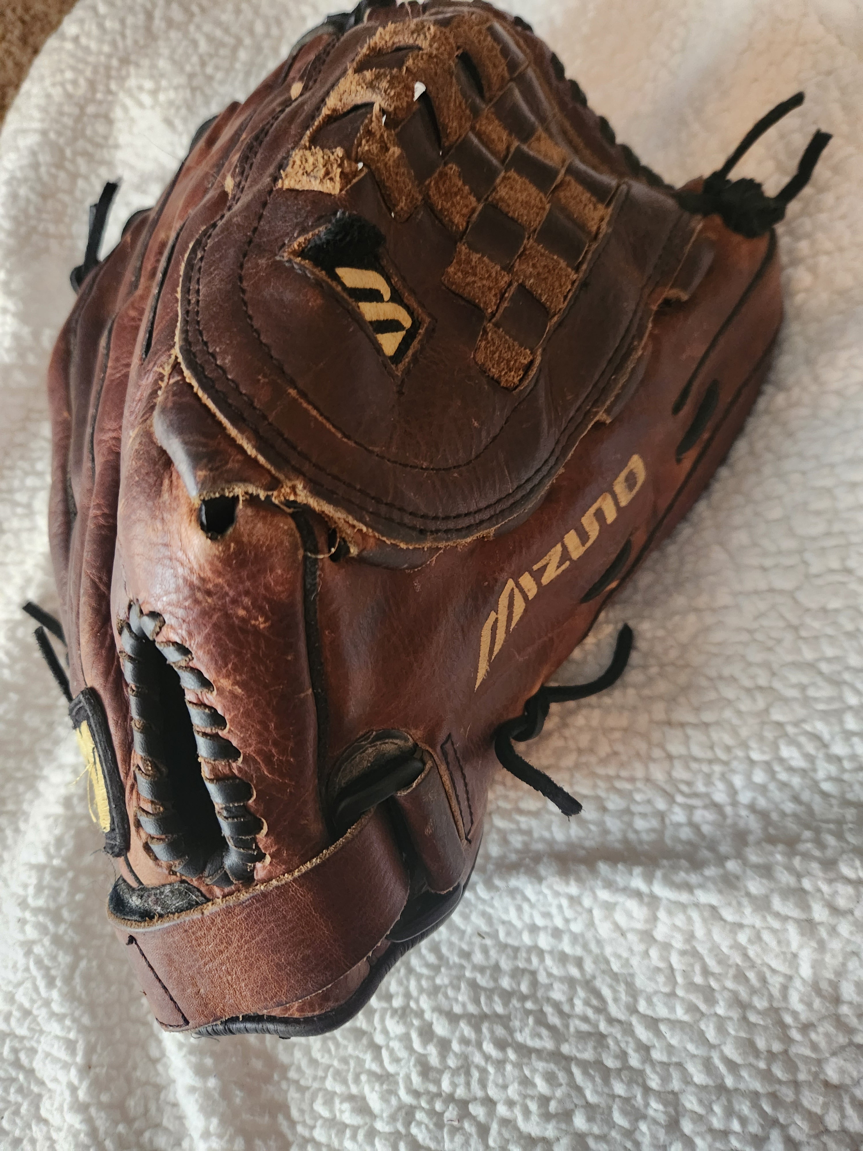 Mizuno Right Hand Throw MVP 1300 Baseball/Softball Glove 13