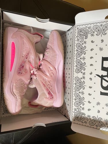 Men's Size 8.5 (Women's 9.5) Nike KD 15 Shoes