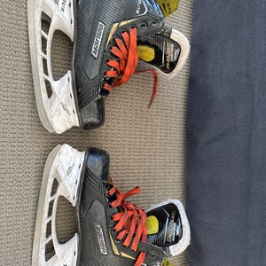 Junior Used Bauer Supreme elite Hockey Skates Regular Width Size 3.5