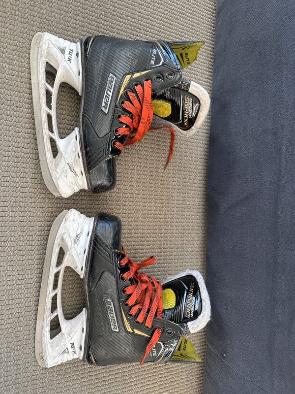 Junior Used Bauer Supreme elite Hockey Skates Regular Width Size 3.5