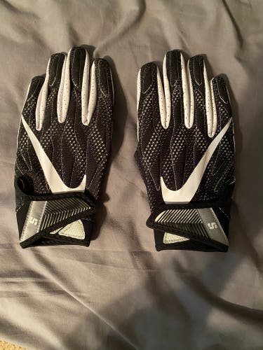 Black Adult Small Nike Superbad Gloves