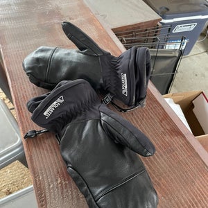 Black Swany large snowboard mittens