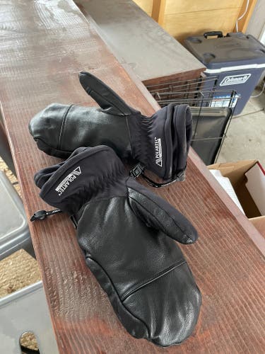 Black Swany large snowboard mittens