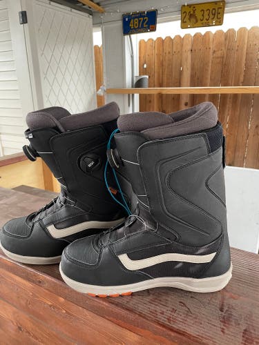 Men's Size Men's 10.5 (W 11.5) Vans Aura pro Snowboard Boots