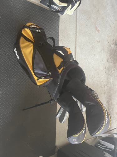 Wilson Men's Right Handed Regular Flex 11 Pieces Clubs (Full Set)