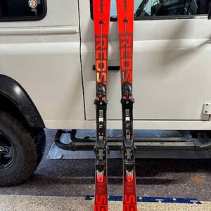 Used Men's 2021 Atomic 165cm Slalom Redster S9 Skis.