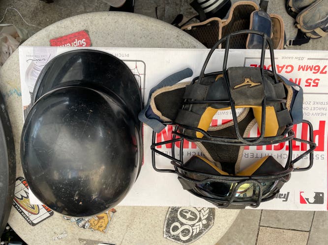 Mizuno catchers mask And Skull Cap