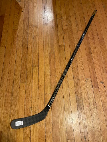 Intermediate Right Handed PM9 Supreme 1S Hockey Stick