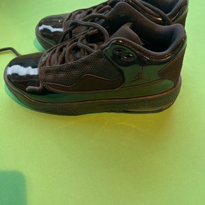 Used Kid's Air Jordan Aura 2 Basketball Shoes - Size: M 6.5 (W 7.5)