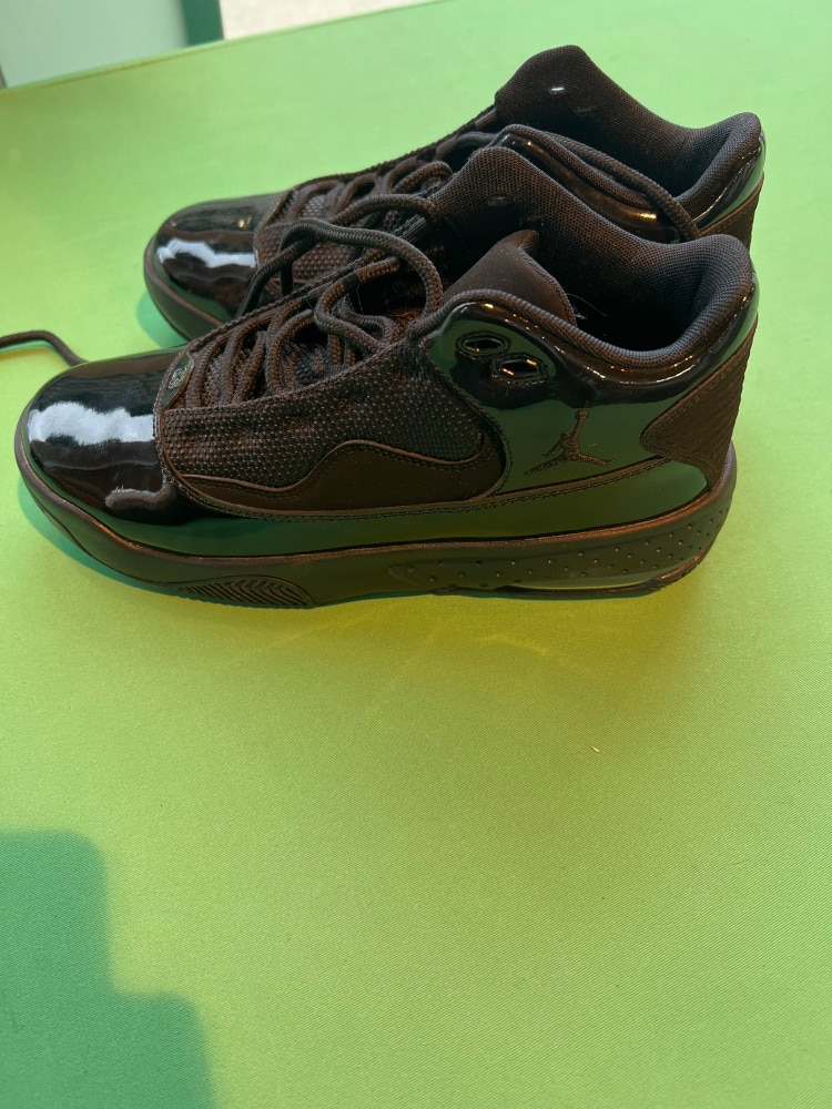 Used Kid's Air Jordan Aura 2 Basketball Shoes - Size: M 6.5 (W 7.5)