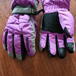 Girls purple ski gloves