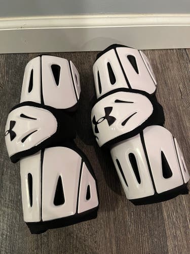 Adult Medium Under Armour Revenant Arm Pads