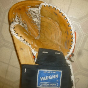 Classic Vaughn goalie glove