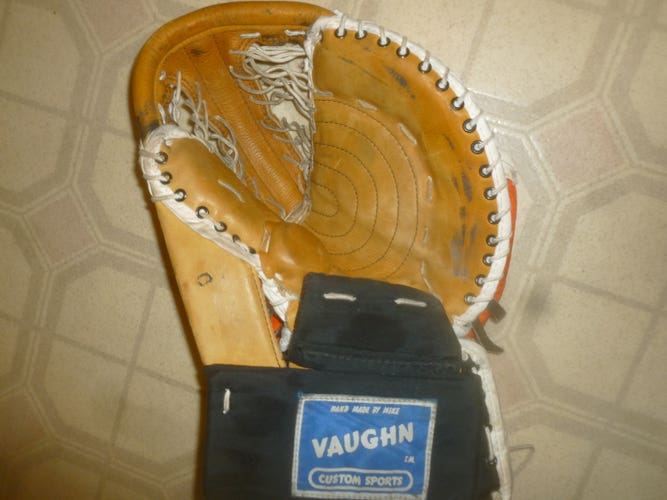 Classic Vaughn goalie glove