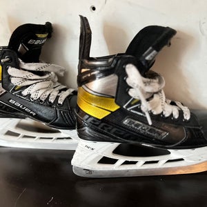 Used Bauer Size 13.5 Supreme 3S Hockey Skates