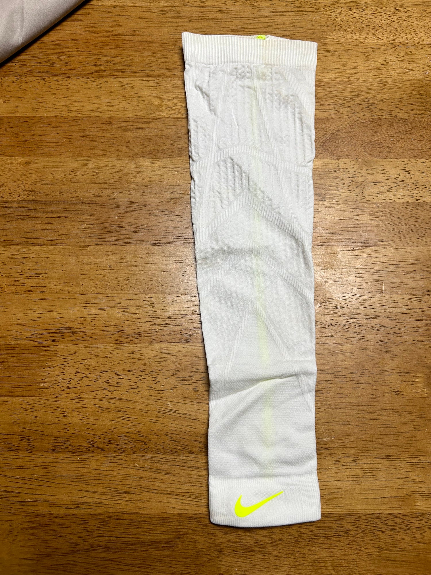 white nike baseball arm sleeve