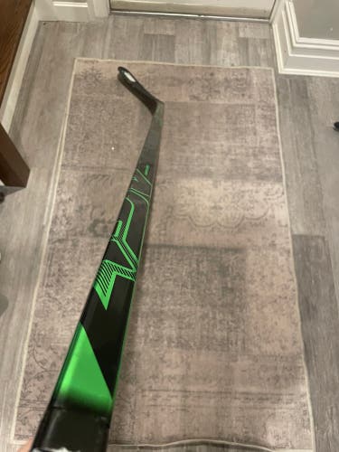 Intermediate Left Hand P92 Supreme ADV Hockey Stick