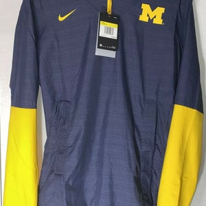 NWT men’s size small Nike michigan wolverines repel Hoodie Jacket basketball