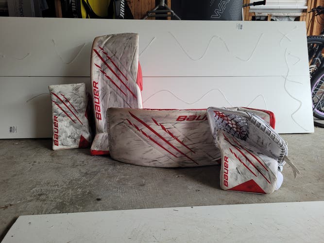 Used 33" Bauer Regular Hyperlite Goalie Full Set