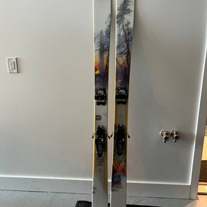 Used 2021 Powder With Bindings Max Din 13 Hot Shot Skis
