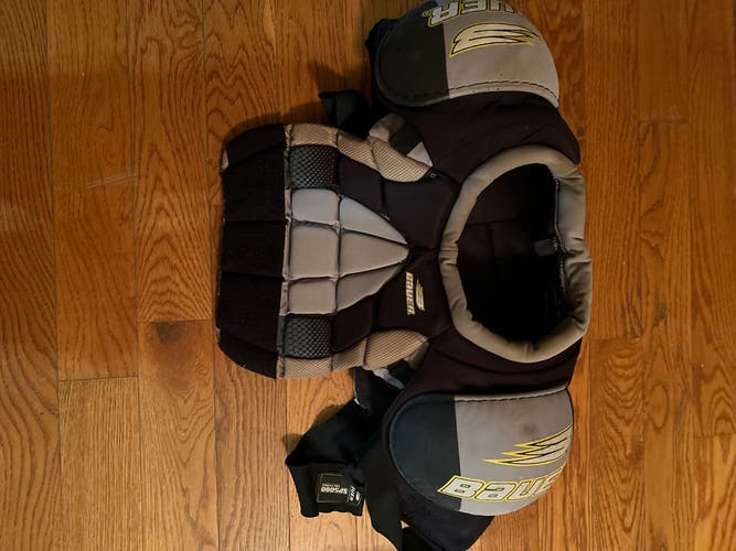 Senior Medium Bauer Supreme 150 Shoulder Pads